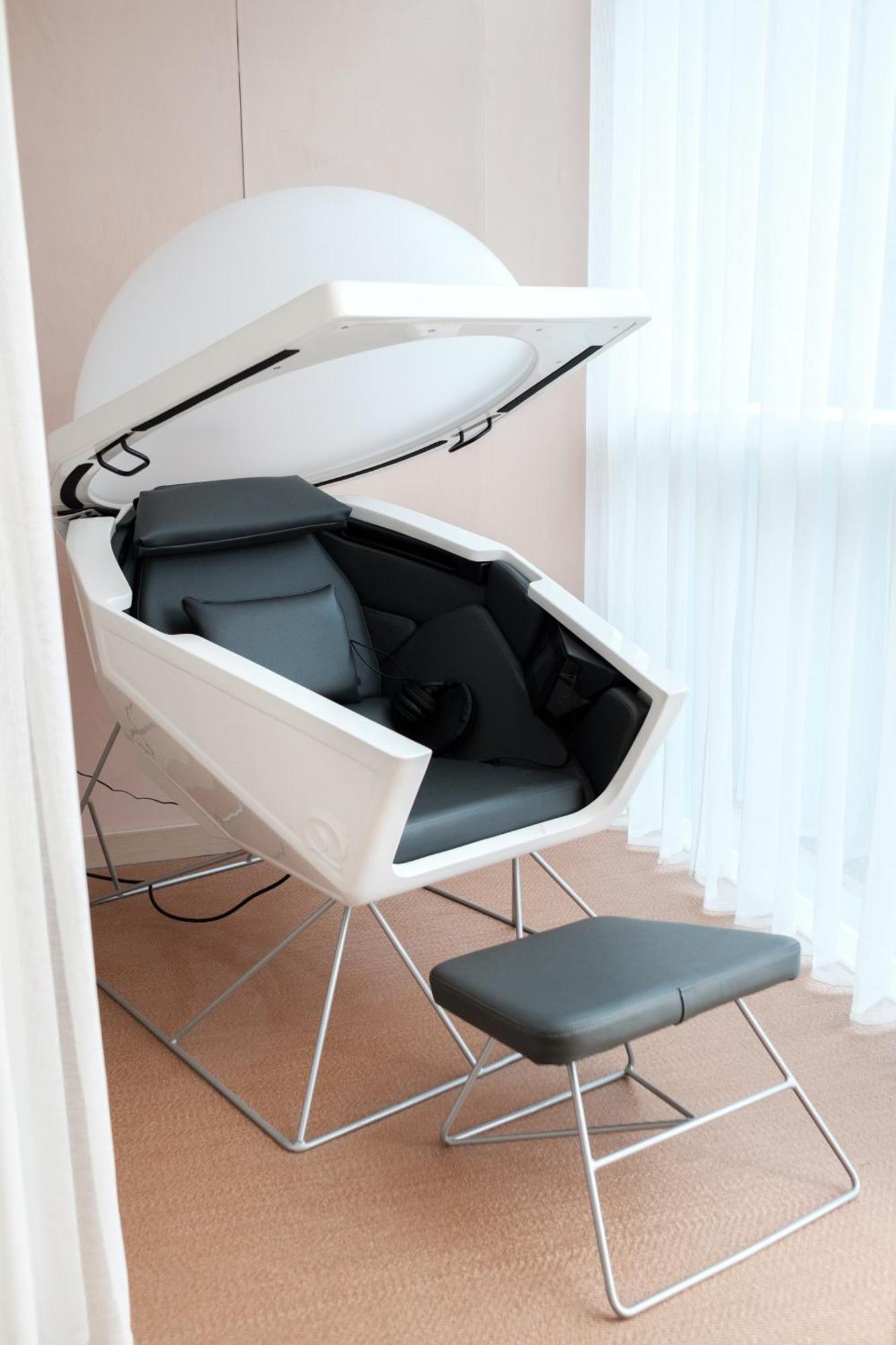 The Lowry Hotel Mánchester Exterior foto A sensory deprivation tank